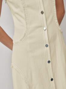 MOTF STUDIO VESTIDO CON CORTE SESGADO Y ABOTONADO