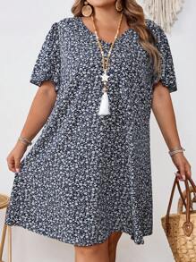 SHEIN CURVE+ Robe d'été avec volants à imprimé floral pour femmes de grande taille, pour vacances. Robes d'été pour femmes, tenues de plage pour femmes/robe de plage/tenues de vacances à la plage/accessoires de plage/remise des diplômes/robe de garden-party, robes d'été/campagne/tenues de vacances à la plage/tenues de plage/vêtements de plage