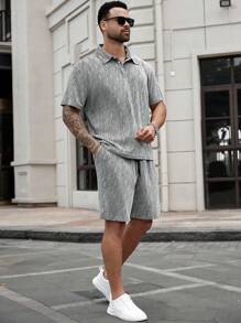 Manfinity CasualCool Conjunto de camisa polo de manga corta con estampado completo y pantalones cortos talla grande para hombres