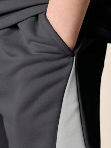 SUMWON Conjunto deportivo de dos piezas coordinado, camiseta de entrenamiento de manga corta con bolsillo y pantalones cortos de chándal con cordón, conjunto de ropa deportiva informal - Gris Oscuro - Ver 7