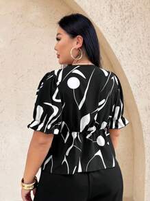 SHEIN SXY Plus Size Women's Spring And Summer Sexy Black And White Abstract Print Waist Short Sleeve Shirt, Suitable For Everyday Wear, Festival, Date Night, Birthday, Bachelorette Party Outfit, Wedding, Elegant, Casual, Shopping, Streetwear, Going Out, Easy To Match&Looks Slim, Accent Your Body, Flatter The Figure