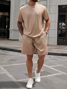 Manfinity Homme Conjunto de camiseta casual de manga corta con cuello redondo y gráfico de letras, y pantalones cortos con cordón en la cintura para hombres de talla grande - Caqui - Ver 5
