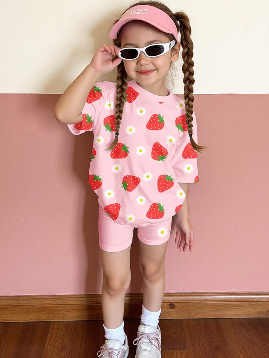 SHEIN Set de 2 piezas de camiseta de manga corta con cuello redondo y pantalones cortos con estampado de flor de margarita y fresa, adecuado para niñas jóvenes en verano