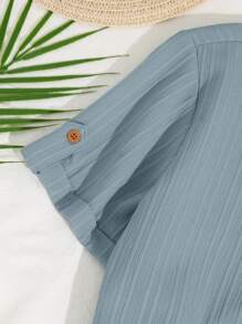 SHEIN Set de 2 piese pentru băieți, stil coreean, cu guler mandarin, mânecă scurtă, fermoar pe jumătate, pantaloni scurți cu imprimeu ondulat și etichete, pentru vacanță în stil preadolescentin