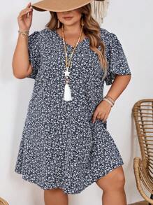 SHEIN CURVE+ Robe d'été avec volants à imprimé floral pour femmes de grande taille, pour vacances. Robes d'été pour femmes, tenues de plage pour femmes/robe de plage/tenues de vacances à la plage/accessoires de plage/remise des diplômes/robe de garden-party, robes d'été/campagne/tenues de vacances à la plage/tenues de plage/vêtements de plage