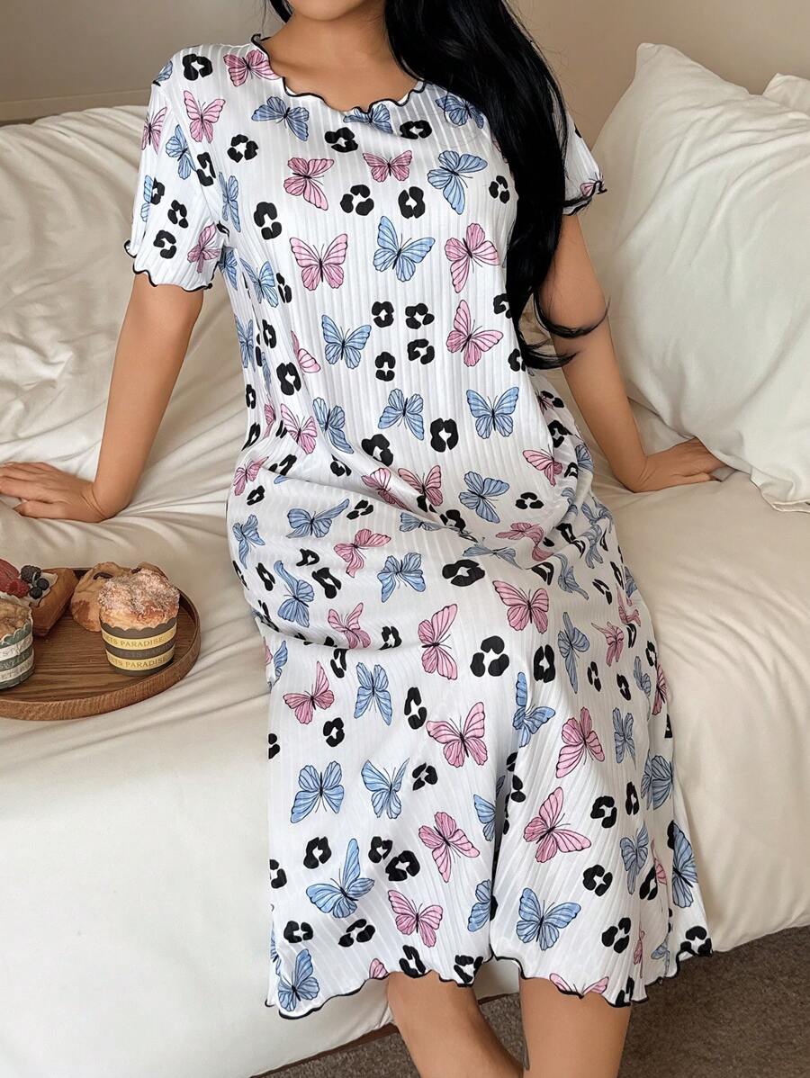 SHEIN فستان نوم نسائي مطبوع بالكامل بنقشة الفراشات، قصير الأكمام، محبوك بغرزة محكمة، مع حافة ملفوفة، قطعة واحدة