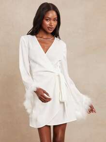 NYA SZN Robe avec garniture de plumes, manches longues, robe portefeuille, robes de mariée mini pour les mariages, festivals d'été, occasions spéciales, country, concerts, vacances, anniversaires, sorties en boîte de nuit pour femmes