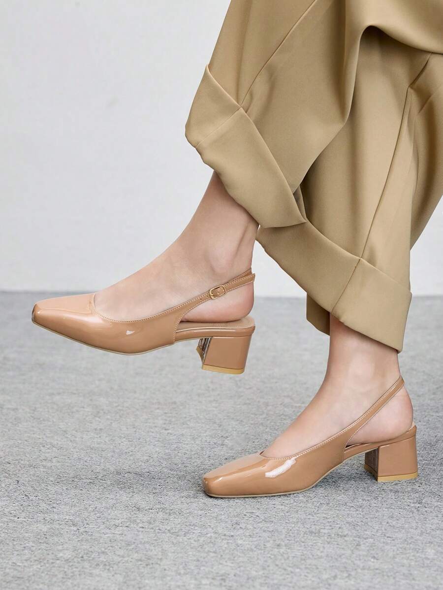 Elegante schwarze Damen-schuhe mit geschlossener Spitze und niedrigem Absatz – bequeme, klassische Pumps
