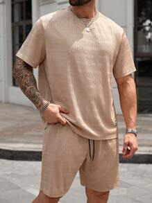 Manfinity Homme Conjunto de camiseta casual de manga corta con cuello redondo y gráfico de letras, y pantalones cortos con cordón en la cintura para hombres de talla grande - Caqui - Ver 2