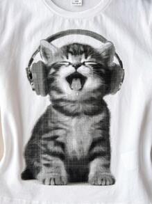 少女白色针织休闲个性修身短裤短袖圆领可爱猫咪图案印花T恤，适合居家休闲、购物、午餐、派对