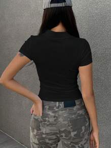 DAZY Camiseta casual de manga corta de ajuste ceñido y cuello de mujer, color liso, color negro