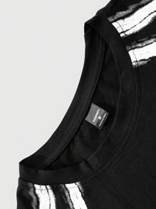 Manfinity LEGND Set da 2 pezzi Manfinity Streetrush da uomo con maglietta a girocollo a maniche corte e pantaloncini, pantaloncini in tinta unita con vita elastica e coulisse, maglietta a stampa a righe incrociate e motivo a contrasto sfumato, set di maglietta a maniche corte nere e pantaloncini, set di maglietta con grafica a righe semplice, set di maglietta e pantaloncini alla moda, abbigliamento casual da tutti i giorni adatto per tutte le stagioni, abbigliamento casual per pendolari, regalo ideale per il fidanzato.