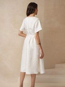 SHEIN Clasi 女式 V 领短袖系带蝴蝶结 A 字刺绣白色优雅日常休闲社交中长连衣裙，春夏 - 白色 - 查看 2