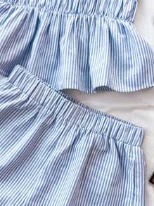 SHEIN 少女休闲可爱蓝白条纹抹胸上衣和短裤两件套，适合夏季、派对、旅行、通勤、度假等场合。 - 藍白色 - 查看 3