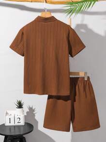 Conjunto de camisa de manga corta y pantalones cortos de tela suave y texturizada para tiempo libre para niños preadolescentes, adecuado para ir al trabajo, la escuela, el uso diario casual, actividades al aire libre, deportes, primavera/verano, viajes a la playa - Marrón - Ver 2