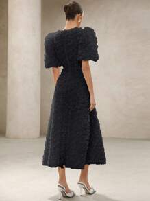 Aveloria Rosie 法式浪漫玫瑰3D缀饰V领泡泡袖束腰连衣裙 - 黑色 - 查看 2