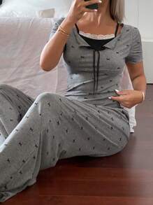 DAZY Juego de pijama para mujer de 2 piezas con estampado de lazos en todo el diseño de parte superior y pantalones