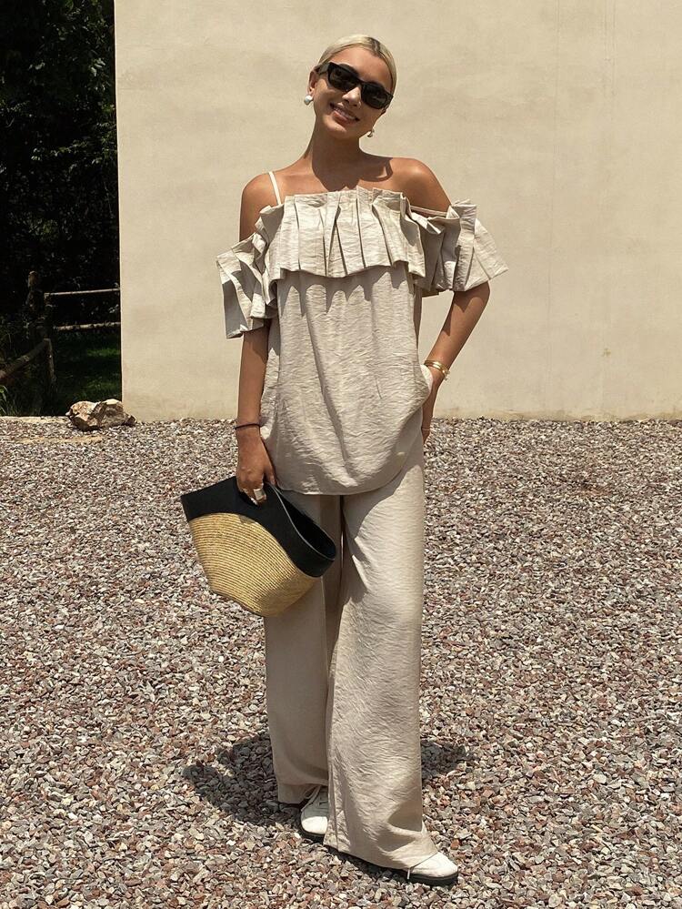 New Summer Beach Holiday Style Women's 2 Pieces Set With Off Shoulder Design