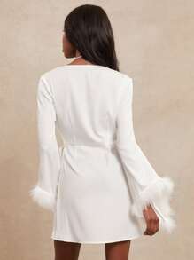 NYA SZN Robe avec garniture de plumes, manches longues, robe portefeuille, robes de mariée mini pour les mariages, festivals d'été, occasions spéciales, country, concerts, vacances, anniversaires, sorties en boîte de nuit pour femmes