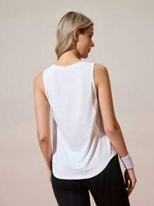 CourtClass 女式纯色侧穿孔圆领运动白色背心健身上衣女士健身服女士服装运动女士健身背心女士健身背心 - 白色 - 查看 2