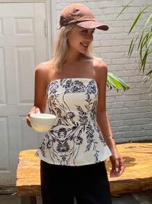 DAZY Top corto sin mangas y sin tirantes con estampado floral all-over, cintura casual, blusas bohemias, top tipo babydoll para mujer