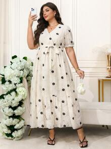 SHEIN Clasi 大码女式浪漫优雅杏色纹理雏菊面料重叠 V 领泡泡短袖腰系带 A 袖连衣裙、毕业礼服、婚礼宾客礼服 - 杏色 - 查看 6