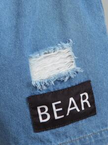 SHEIN 2pcs/Set Young Boy Funny Graphic Print Top And Distressed Shorts. The Pattern Is Fun And Lively, With Excellent Denim Washing Technique. The Stylish Design And Comfortable Crew Neck T-Shirt Make It Suitable For Summer. The Simple And Fashionable Design Showcases The Personalized Of Boys Aged 4-7 For Casual Daily Wear.