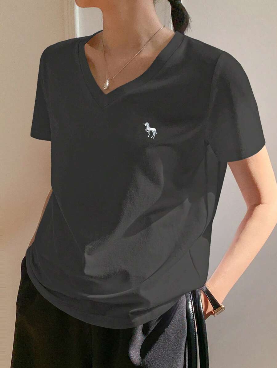 DAZY 女士V领刺绣短袖休闲T恤 - 深灰色 - 查看 1