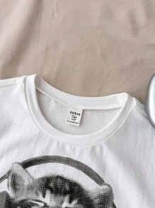 少女白色针织休闲个性修身短裤短袖圆领可爱猫咪图案印花T恤，适合居家休闲、购物、午餐、派对