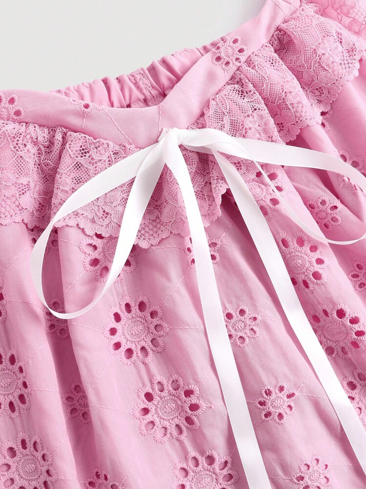 SHEIN MOD 大码女式迷你刺绣娃娃裙，撞色丝带蝴蝶结装饰，短袖 - 紫丁香色 - 查看 3