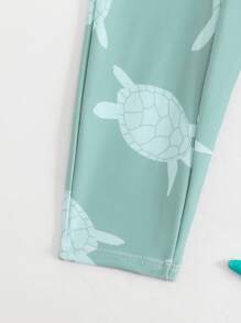 SHEIN 男婴泳衣，连体泳衣，长袖长裤，拉链方便穿脱，针织面料，可爱海龟数码印花海边泳衣，男婴海边泳衣 - 綠色 - 查看 6