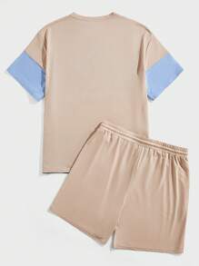 Manfinity VCAY 大码男士宽松休闲印花针织短袖 T 恤和短裤套装夏季服装，学校 - 卡其色 - 查看 2