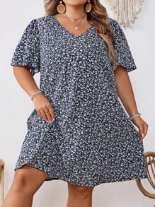 SHEIN CURVE+ Robe d'été avec volants à imprimé floral pour femmes de grande taille, pour vacances. Robes d'été pour femmes, tenues de plage pour femmes/robe de plage/tenues de vacances à la plage/accessoires de plage/remise des diplômes/robe de garden-party, robes d'été/campagne/tenues de vacances à la plage/tenues de plage/vêtements de plage