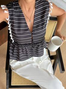 SHEIN Frenchy 女式深 V 领无袖条纹休闲衬衫，荷叶边装饰上衣 女士夏季套装 2 件套休闲套装 女士条纹上衣 巡航套装 女士条纹夏季上衣 娃娃装上衣 - 藏蓝色 - 查看 1