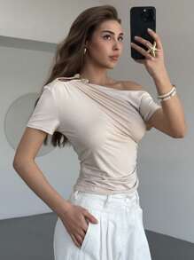 Aloruh Summer Plain Asymmetric Shoulder Cropped T-Shirt, Ruched Detail With Metal Decor, Slim Fit Short Sleeve Tee - White - View 4
