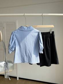 SHEIN 2 件套 Tween Girl 泡泡袖条纹短袖蝴蝶结衬衫和黑色短裙套装，春夏 - 藍色 - 查看 2