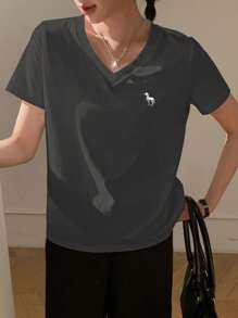 DAZY 女士V领刺绣短袖休闲T恤 - 深灰色 - 查看 3