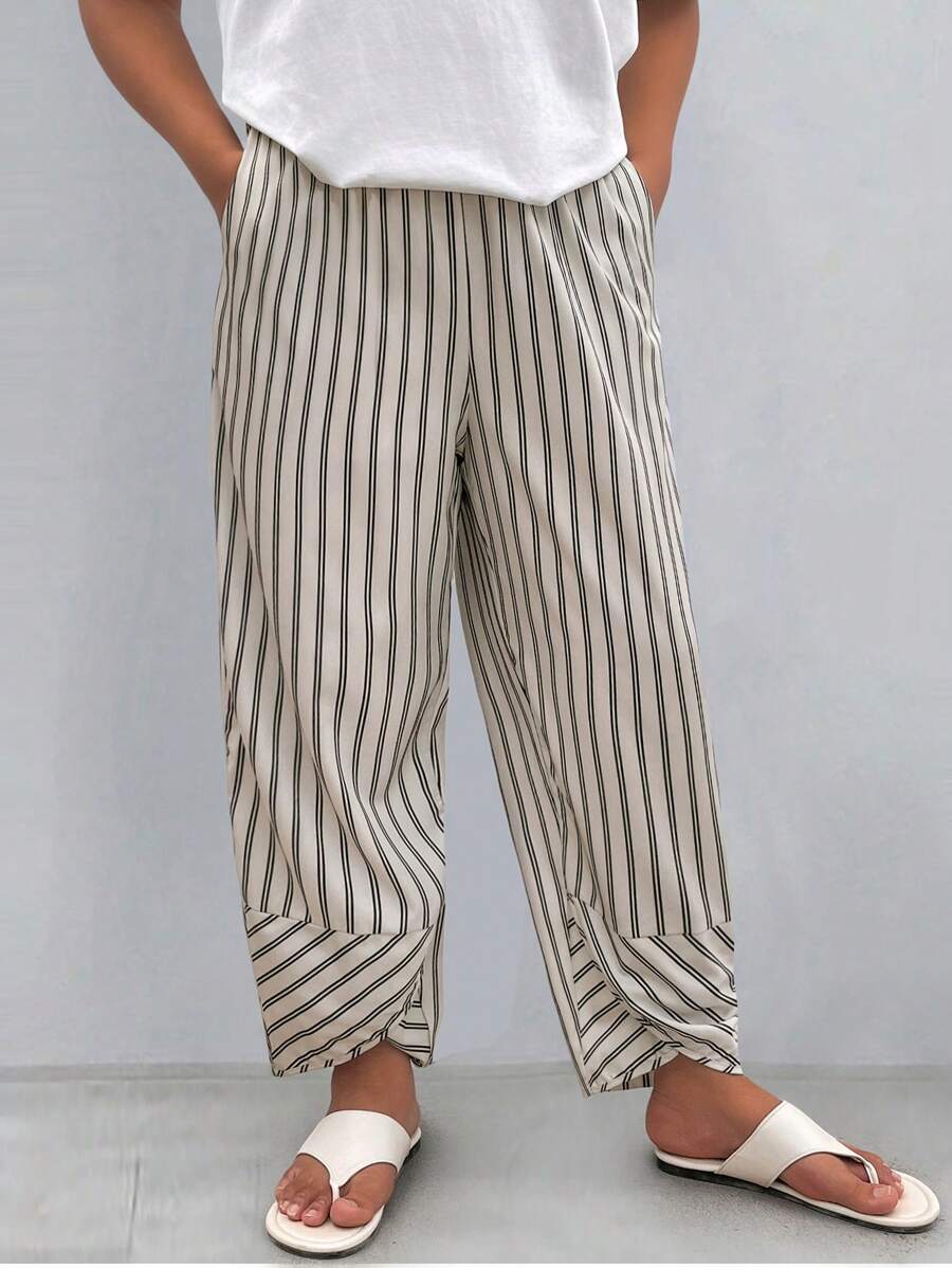 SHEIN LUNE 大码夏季条纹不对称袖口七分裤，时尚休闲舒适，条纹印花休闲日常穿着女士夏季长裤 - 彩色 - 查看 1