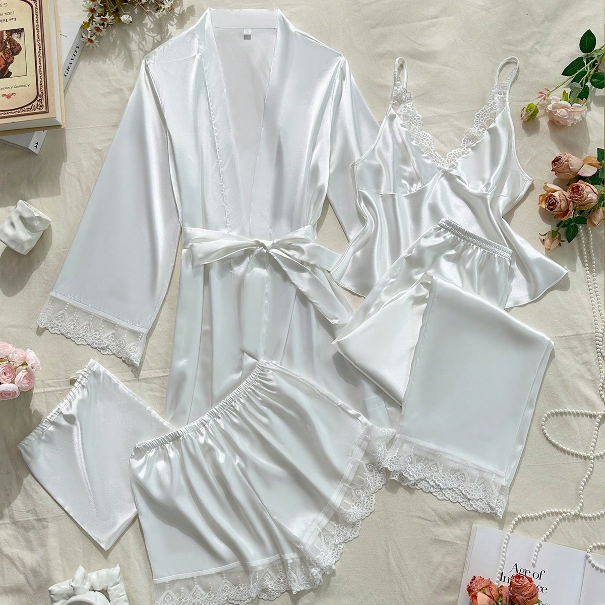 Conjunto de 5 piezas de ropa de dormir de mujer que incluye top de camiseta de encaje, pantalones, shorts, bata elegante con cinturón y ropa de saté