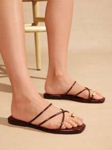 SHUZIA #CoquetteAesthetic Dép xỏ ngón nữ màu cà phê bóng PU có vòng vàng ở mũi– Sự thanh lịch thời trang và chất lượng cao - Cà phê nâu - Xem 3