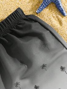 SHEIN Leap Crew 1 Piece Tween Boy Casual Sports Holiday Style Beach Shorts With Gradient Coconut Tree Pattern Suitable For Back To School Suitable For Birthday Parties, Evening Parties, Performances, Weddings, Baptisms, Opening Ceremonies Daily Suitable For Daily Use Suitable For School Suitable For Travel Suitable For Sports Suitable For To Play Swimming Suitable For Spring And Summer Seasons - Grey - View 4