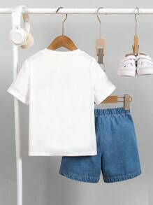 SHEIN 2pcs/Set Young Boy Funny Graphic Print Top And Distressed Shorts. The Pattern Is Fun And Lively, With Excellent Denim Washing Technique. The Stylish Design And Comfortable Crew Neck T-Shirt Make It Suitable For Summer. The Simple And Fashionable Design Showcases The Personalized Of Boys Aged 4-7 For Casual Daily Wear.