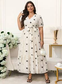 SHEIN Clasi 大码女式浪漫优雅杏色纹理雏菊面料重叠 V 领泡泡短袖腰系带 A 袖连衣裙、毕业礼服、婚礼宾客礼服 - 杏色 - 查看 5