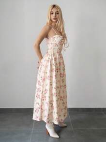 Sweetina Abito estivo da donna con fantasia floreale ditsy, spalline sottili, dettaglio di cucitura a lisca di pesce, senza maniche