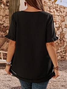 EMERY ROSE 大码纯色圆领荷叶边短袖休闲衬衫，夏季度假上衣 - 黑色 - 查看 5