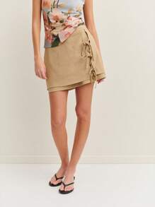 Nöista Falda midi con estampado floral en una tela suave y fluida - Eleva tu estilo de trabajo con una de nuestras elegantes blusas.