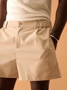 Musero 修身褶裥短裤，适合春季、夏季、假日和假期穿着 - 卡其色 - 查看 5