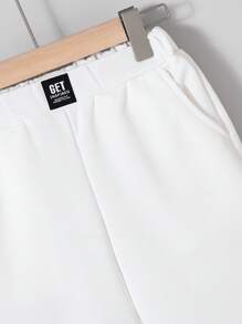 SHEIN Tween Boy Casual Comfortable Patched Solid Color Five-Pocket Cargo Shorts