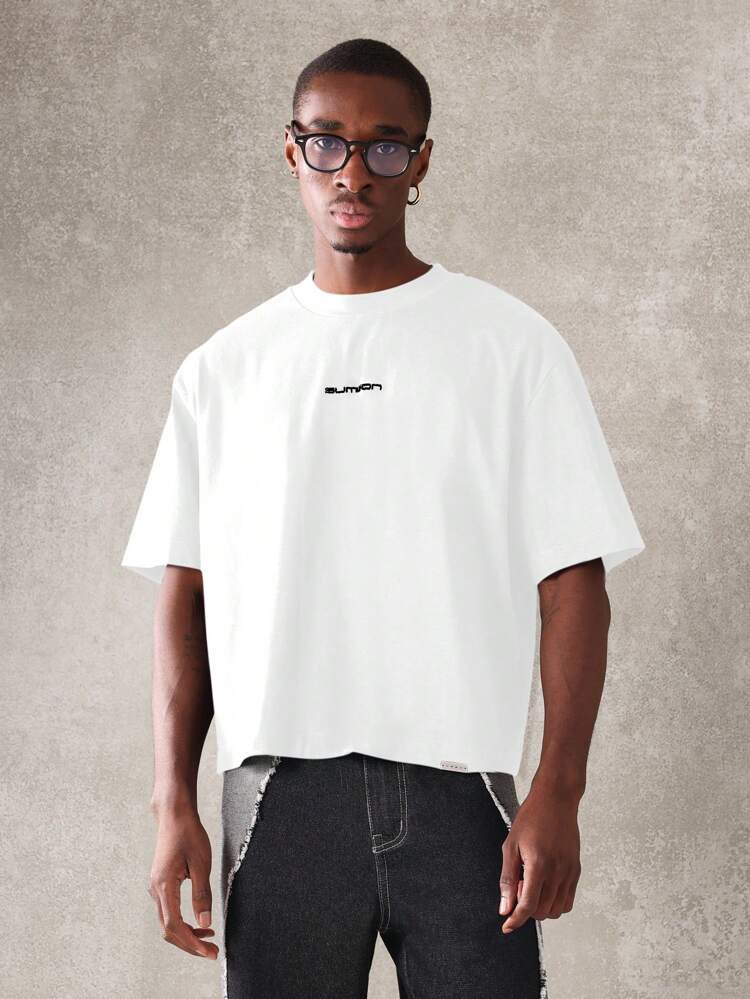 Camiseta cropped oversized com logo streetwear