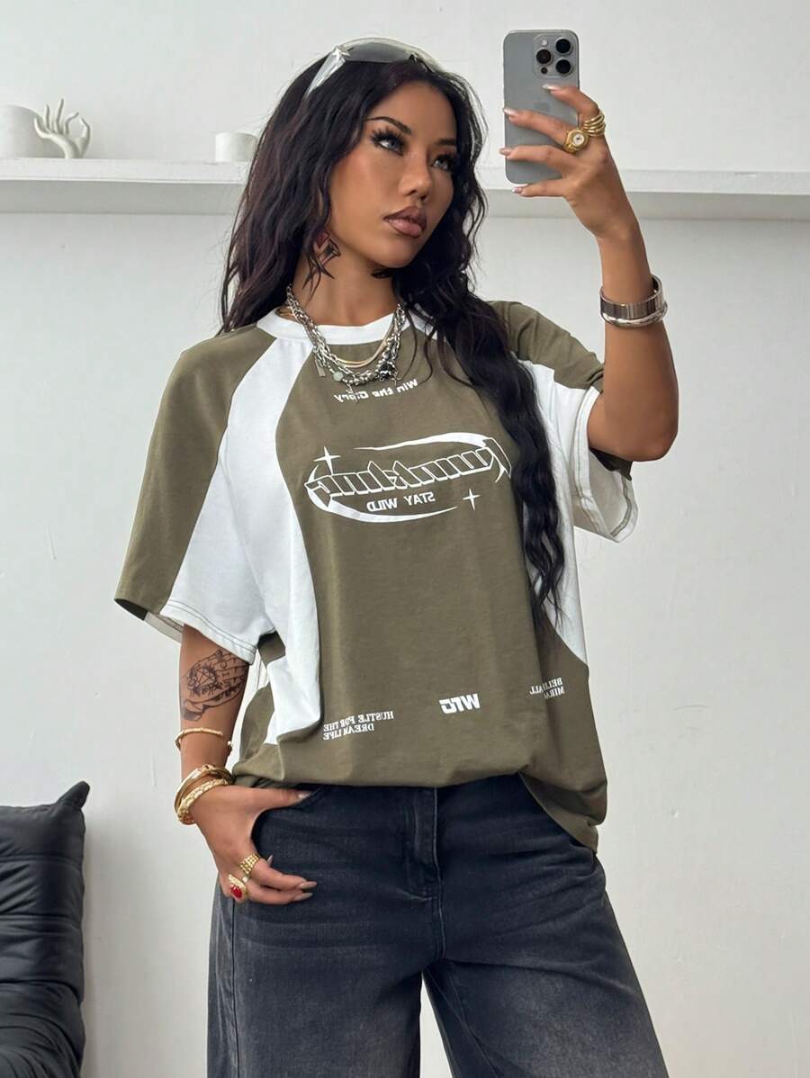 Coolane Camiseta de manga raglán con estampado de motocicleta de carreras y bloque de color, estilo callejero oversized para mujer - Verde militar - Ver 1
